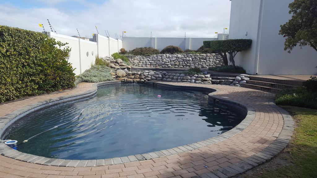 Whale View Self Catering Apartment Hermanus Exteriör bild