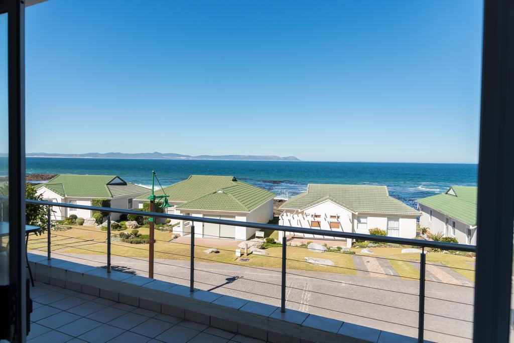 Whale View Self Catering Apartment Hermanus Exteriör bild